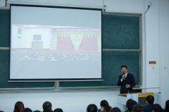 江汉大学党委书记上思想政治课：纵论四中全会与青年的未来